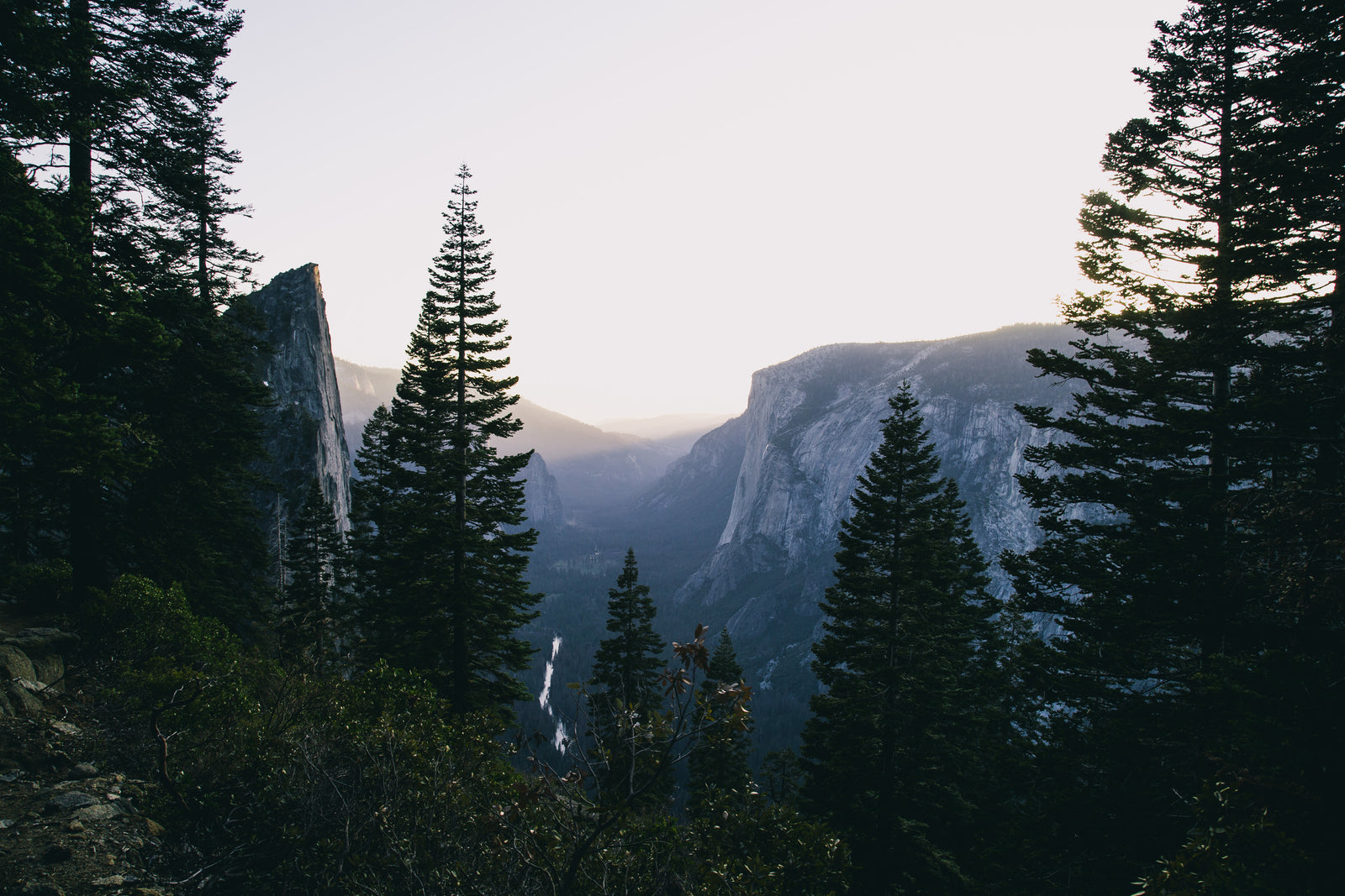 https://bagalong.net/cdn/shop/files/mountain-range-yosemite-park-california_1600x.jpg?v=1614813643